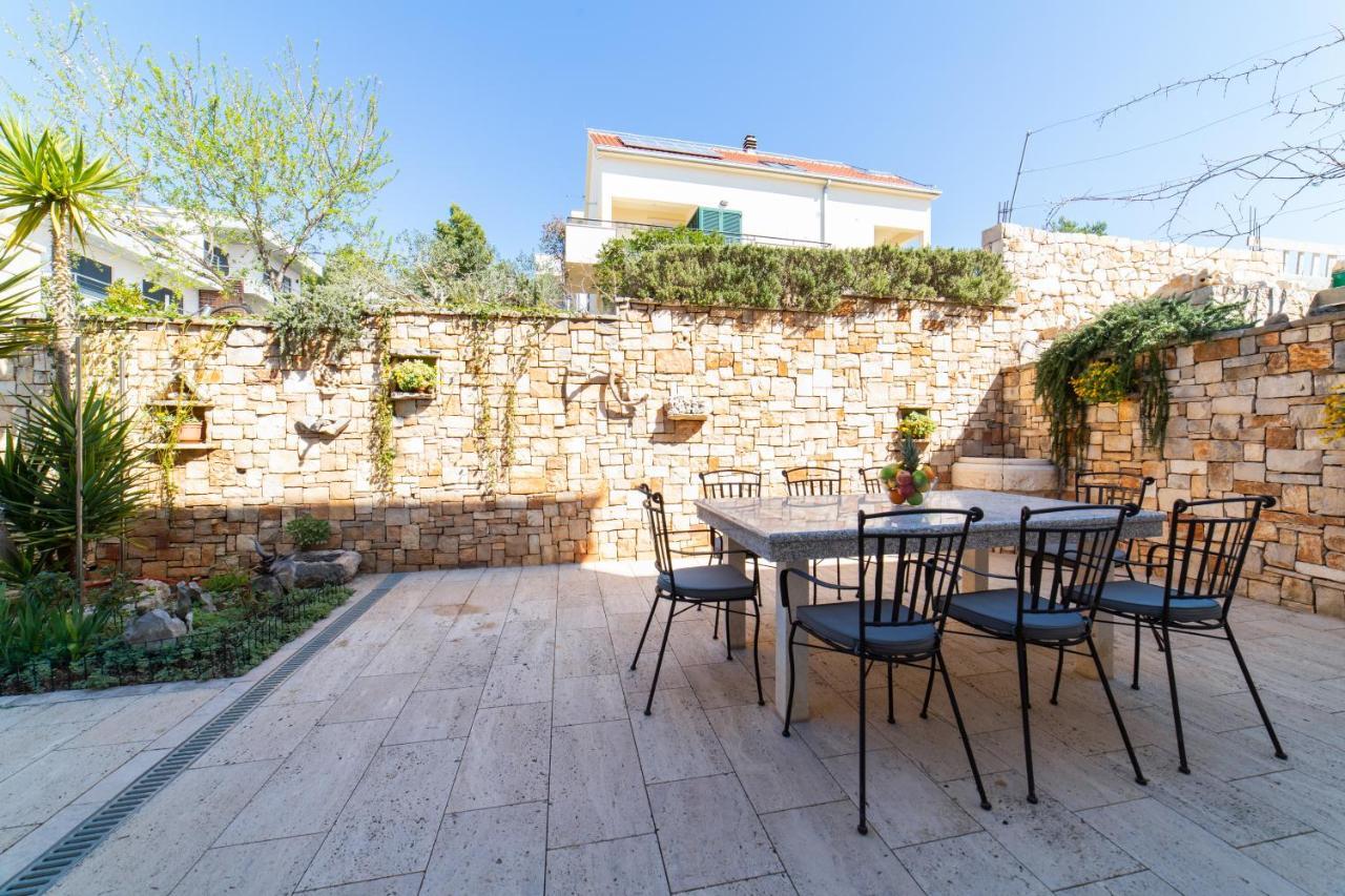 מילנה Villa Sun Garden - 4 Star Villa With Heated Swimming Pool, Quiet Bay, Bbq, 50M From The Sea מראה חיצוני תמונה