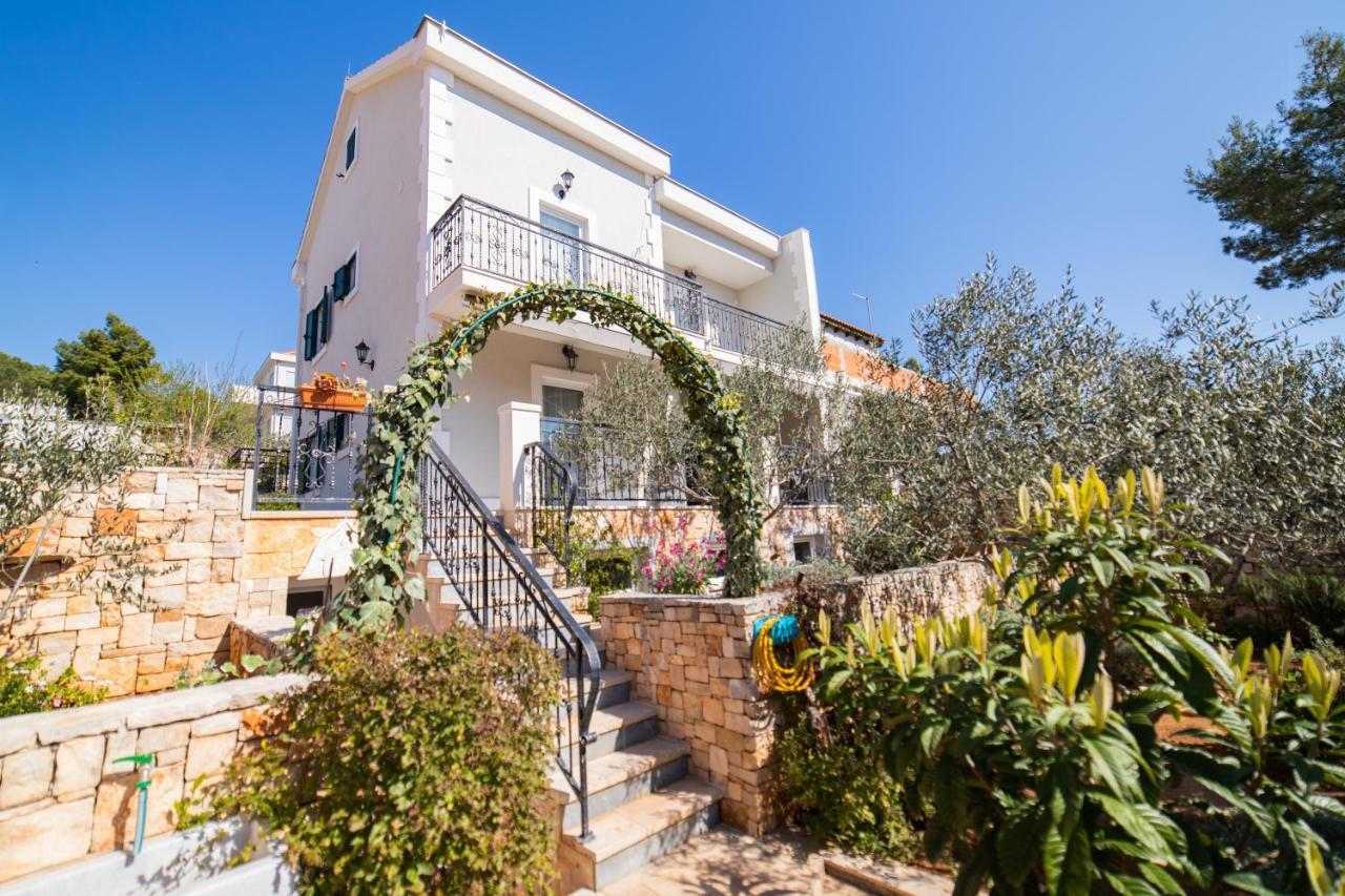 מילנה Villa Sun Garden - 4 Star Villa With Heated Swimming Pool, Quiet Bay, Bbq, 50M From The Sea מראה חיצוני תמונה
