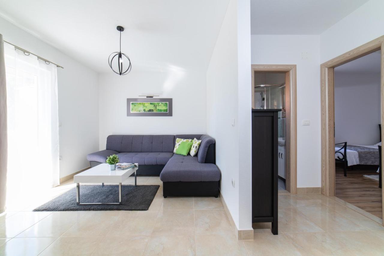 מילנה Villa Sun Garden - 4 Star Villa With Heated Swimming Pool, Quiet Bay, Bbq, 50M From The Sea מראה חיצוני תמונה