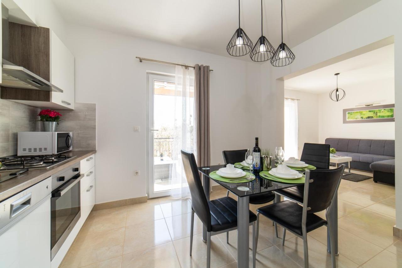 מילנה Villa Sun Garden - 4 Star Villa With Heated Swimming Pool, Quiet Bay, Bbq, 50M From The Sea מראה חיצוני תמונה