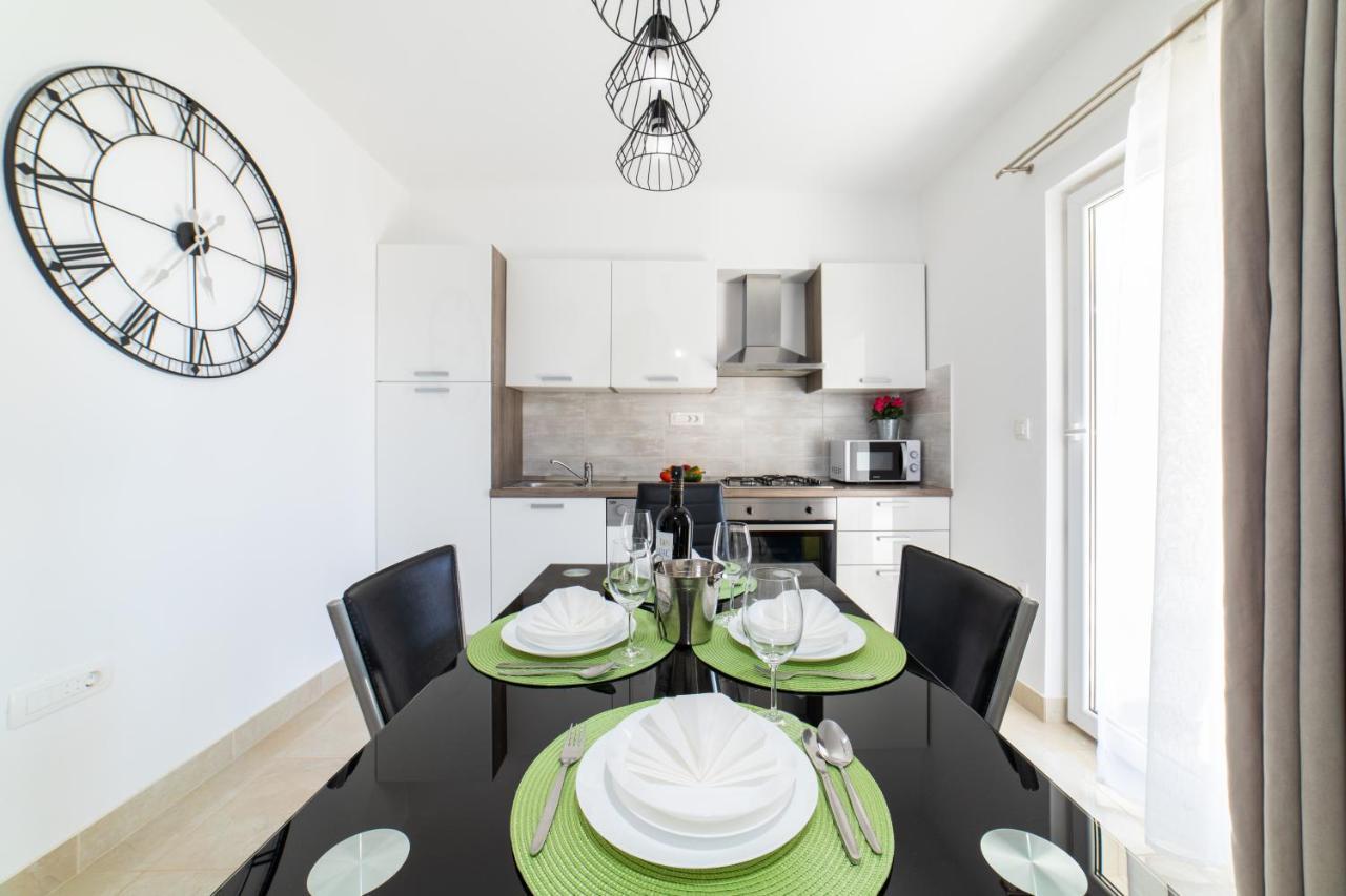מילנה Villa Sun Garden - 4 Star Villa With Heated Swimming Pool, Quiet Bay, Bbq, 50M From The Sea מראה חיצוני תמונה