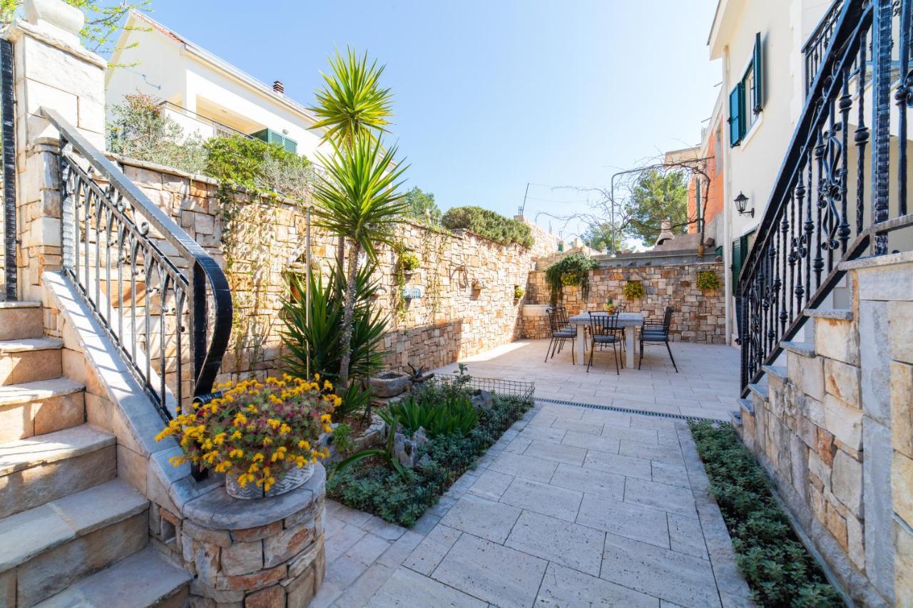 מילנה Villa Sun Garden - 4 Star Villa With Heated Swimming Pool, Quiet Bay, Bbq, 50M From The Sea מראה חיצוני תמונה