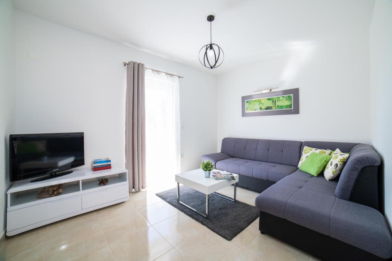 מילנה Villa Sun Garden - 4 Star Villa With Heated Swimming Pool, Quiet Bay, Bbq, 50M From The Sea מראה חיצוני תמונה