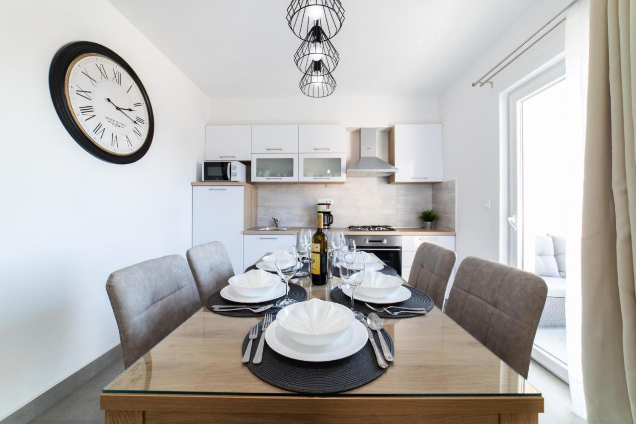מילנה Villa Sun Garden - 4 Star Villa With Heated Swimming Pool, Quiet Bay, Bbq, 50M From The Sea מראה חיצוני תמונה