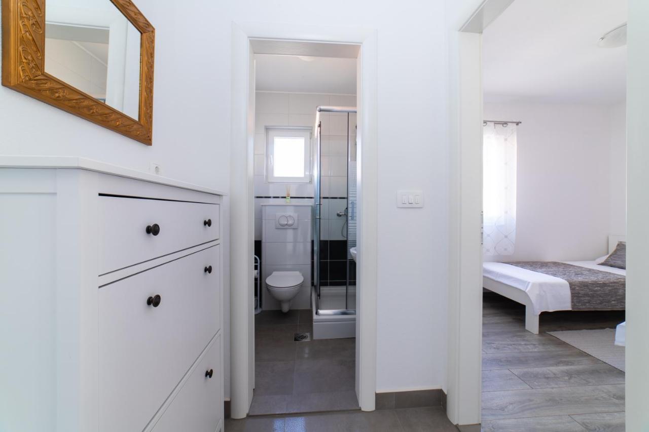 מילנה Villa Sun Garden - 4 Star Villa With Heated Swimming Pool, Quiet Bay, Bbq, 50M From The Sea מראה חיצוני תמונה