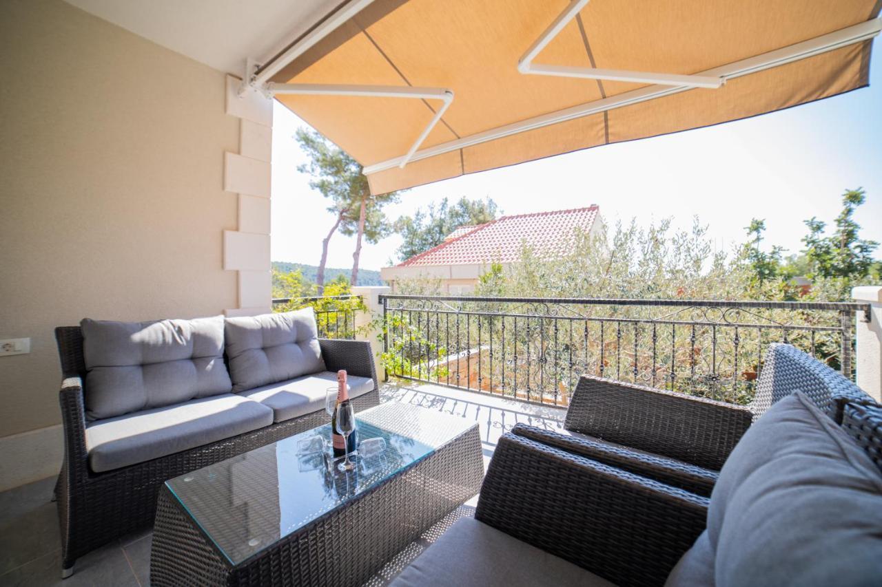 מילנה Villa Sun Garden - 4 Star Villa With Heated Swimming Pool, Quiet Bay, Bbq, 50M From The Sea מראה חיצוני תמונה