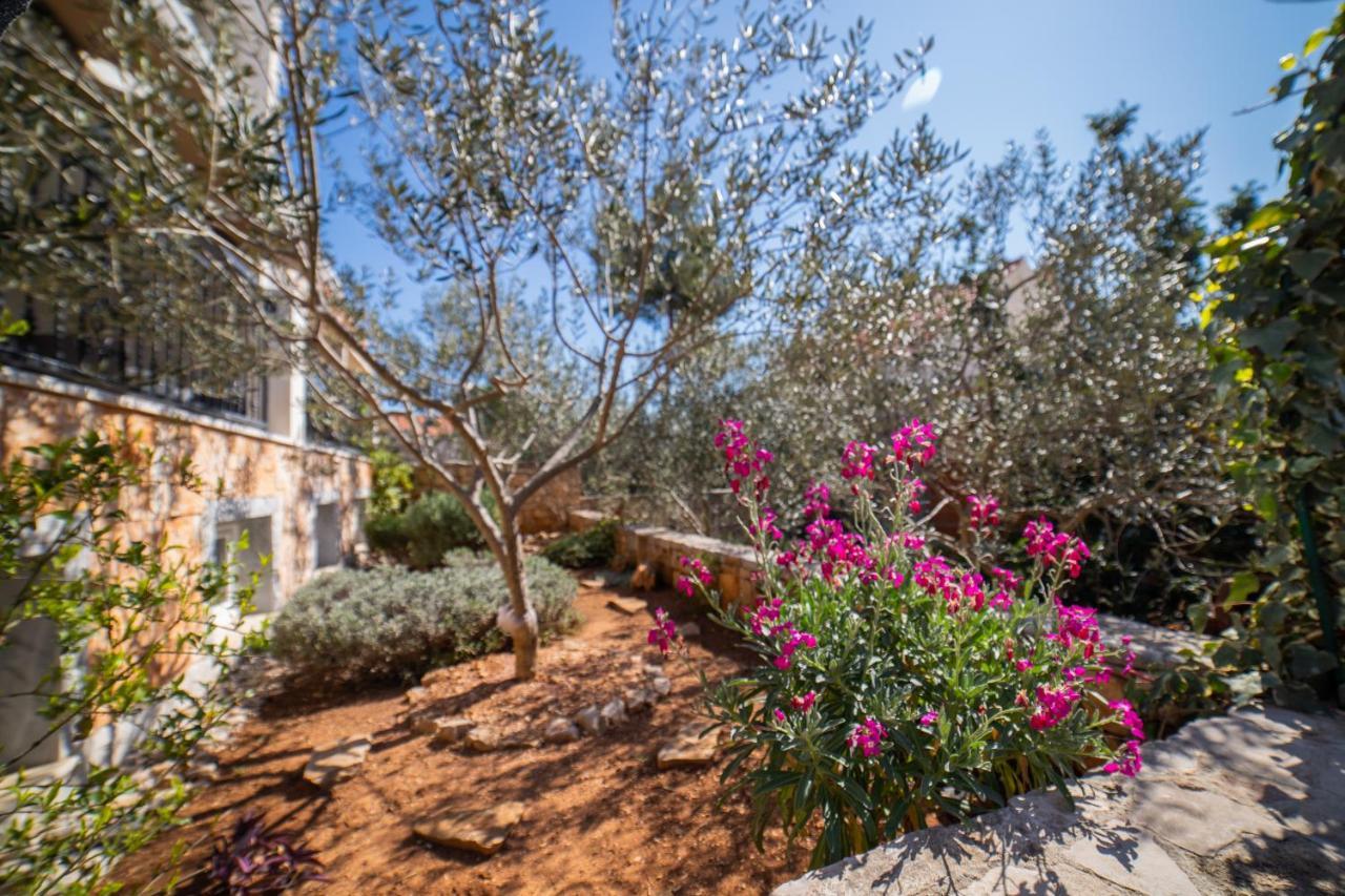 מילנה Villa Sun Garden - 4 Star Villa With Heated Swimming Pool, Quiet Bay, Bbq, 50M From The Sea מראה חיצוני תמונה