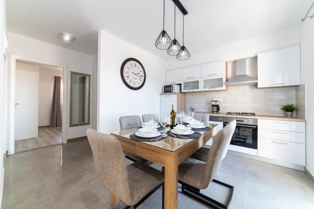 מילנה Villa Sun Garden - 4 Star Villa With Heated Swimming Pool, Quiet Bay, Bbq, 50M From The Sea מראה חיצוני תמונה