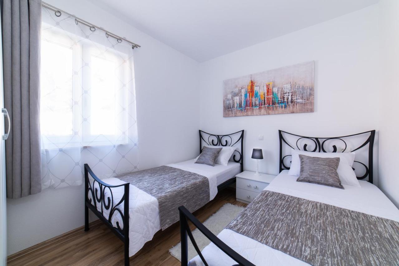 מילנה Villa Sun Garden - 4 Star Villa With Heated Swimming Pool, Quiet Bay, Bbq, 50M From The Sea מראה חיצוני תמונה