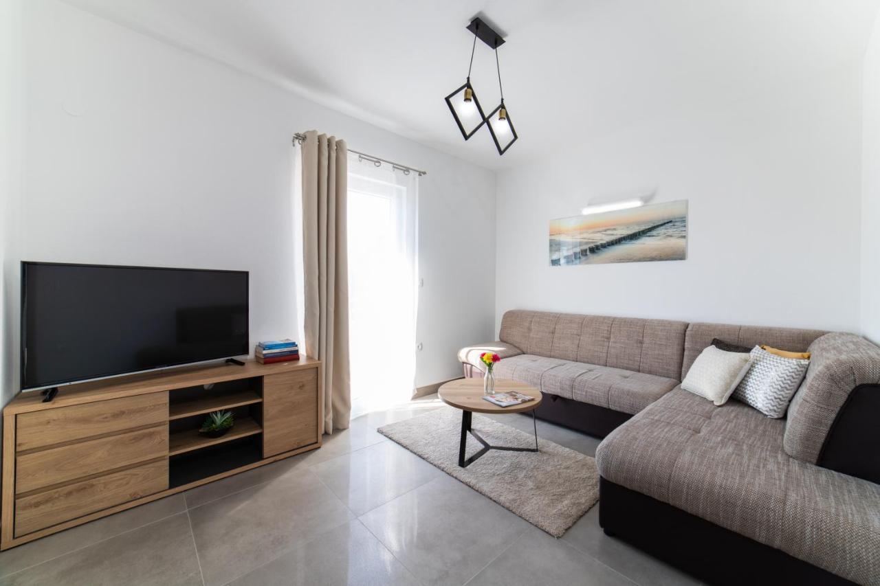 מילנה Villa Sun Garden - 4 Star Villa With Heated Swimming Pool, Quiet Bay, Bbq, 50M From The Sea מראה חיצוני תמונה