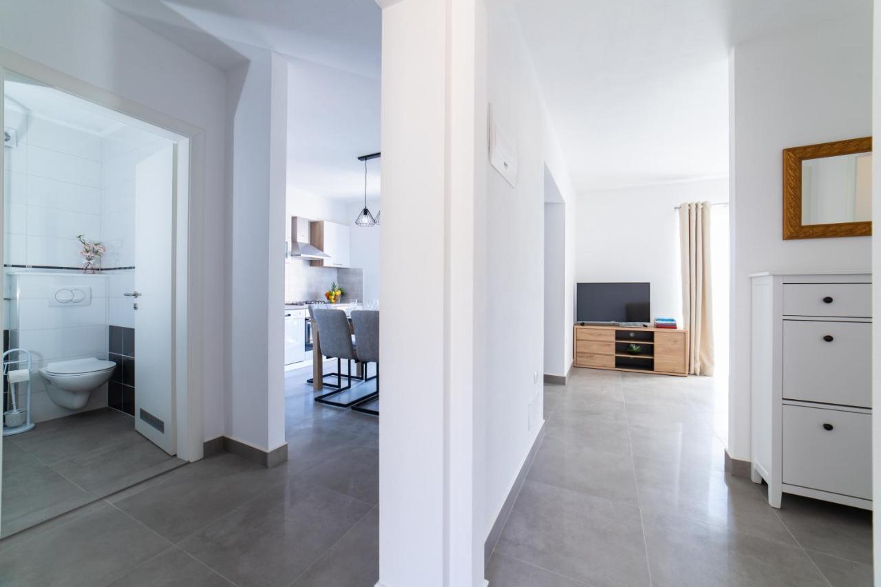 מילנה Villa Sun Garden - 4 Star Villa With Heated Swimming Pool, Quiet Bay, Bbq, 50M From The Sea מראה חיצוני תמונה