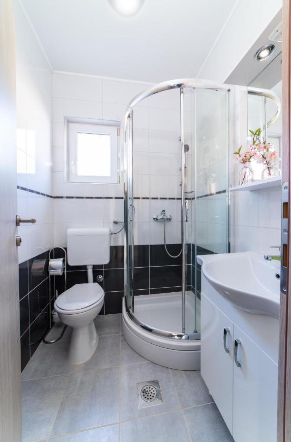 מילנה Villa Sun Garden - 4 Star Villa With Heated Swimming Pool, Quiet Bay, Bbq, 50M From The Sea מראה חיצוני תמונה