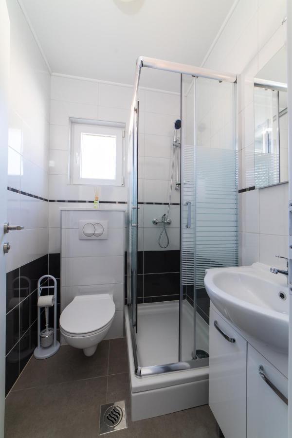 מילנה Villa Sun Garden - 4 Star Villa With Heated Swimming Pool, Quiet Bay, Bbq, 50M From The Sea מראה חיצוני תמונה