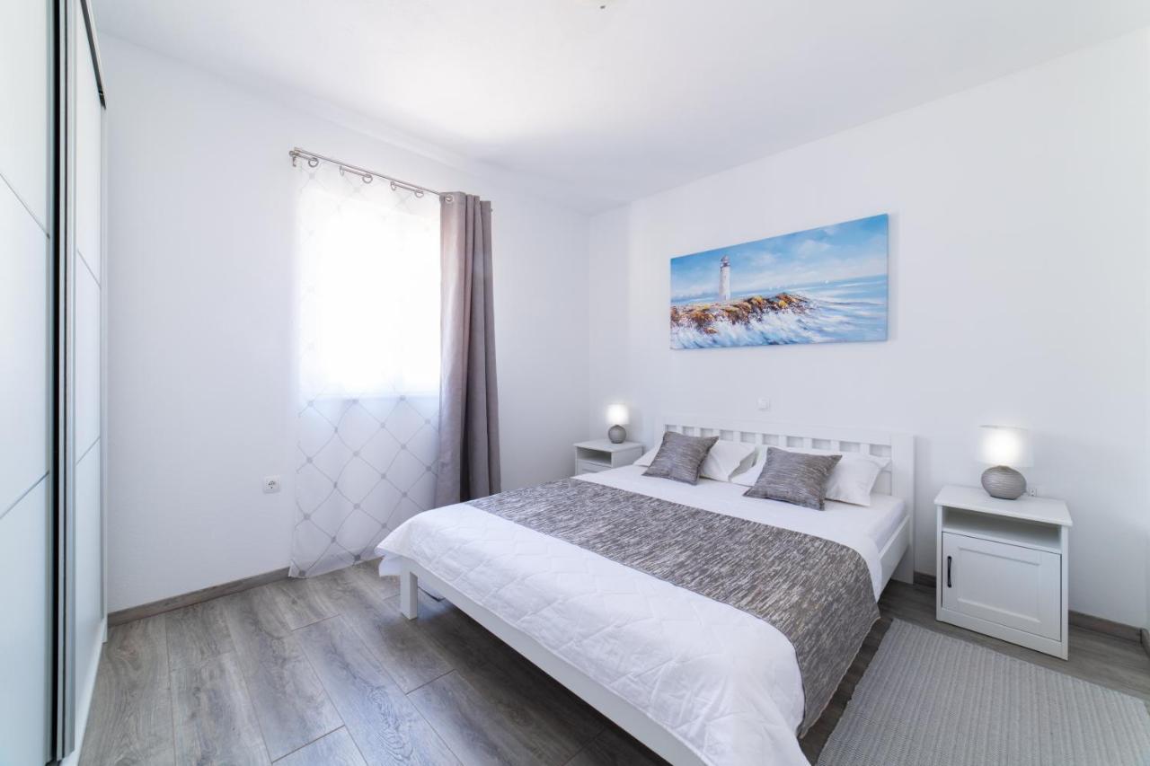 מילנה Villa Sun Garden - 4 Star Villa With Heated Swimming Pool, Quiet Bay, Bbq, 50M From The Sea מראה חיצוני תמונה