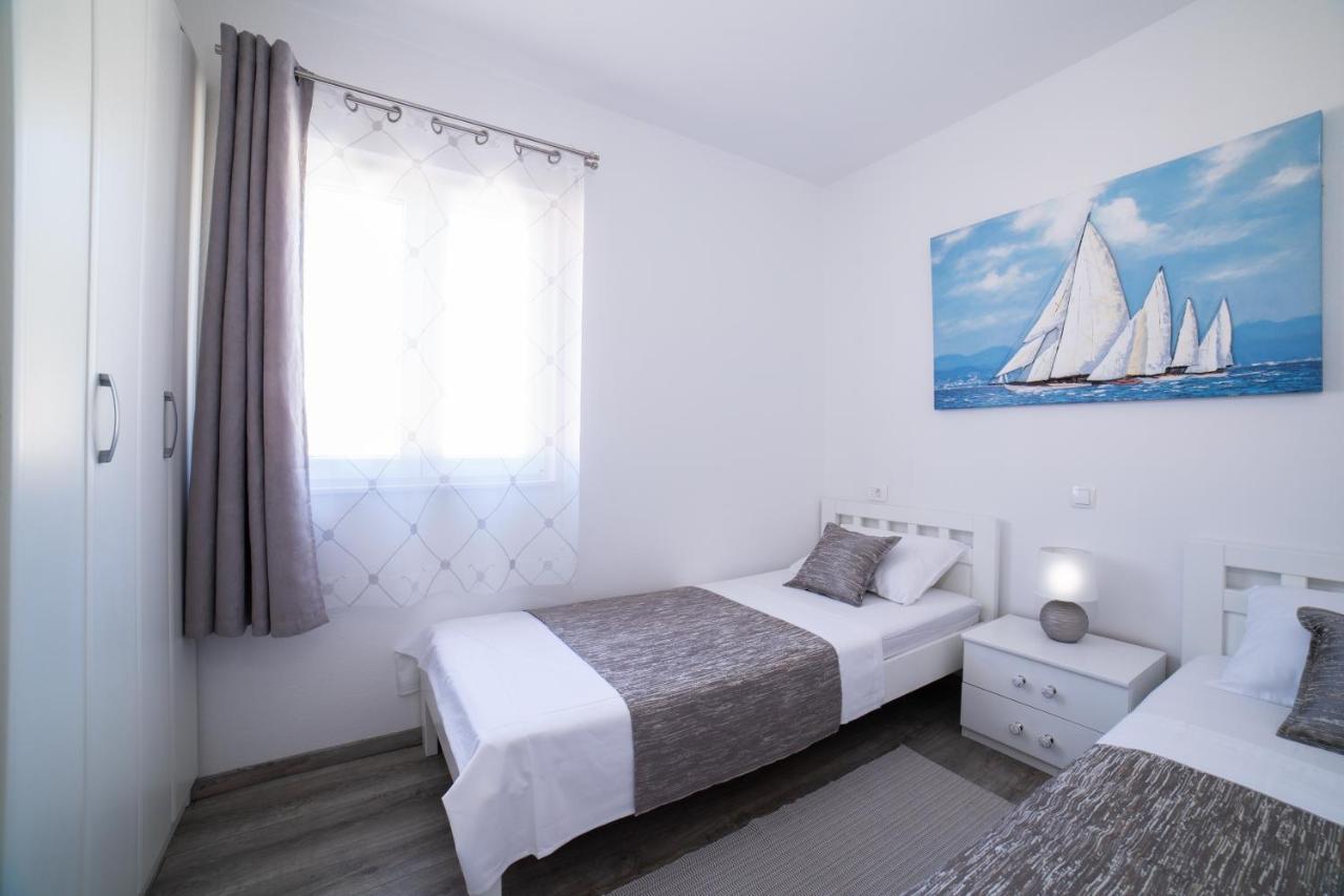 מילנה Villa Sun Garden - 4 Star Villa With Heated Swimming Pool, Quiet Bay, Bbq, 50M From The Sea מראה חיצוני תמונה