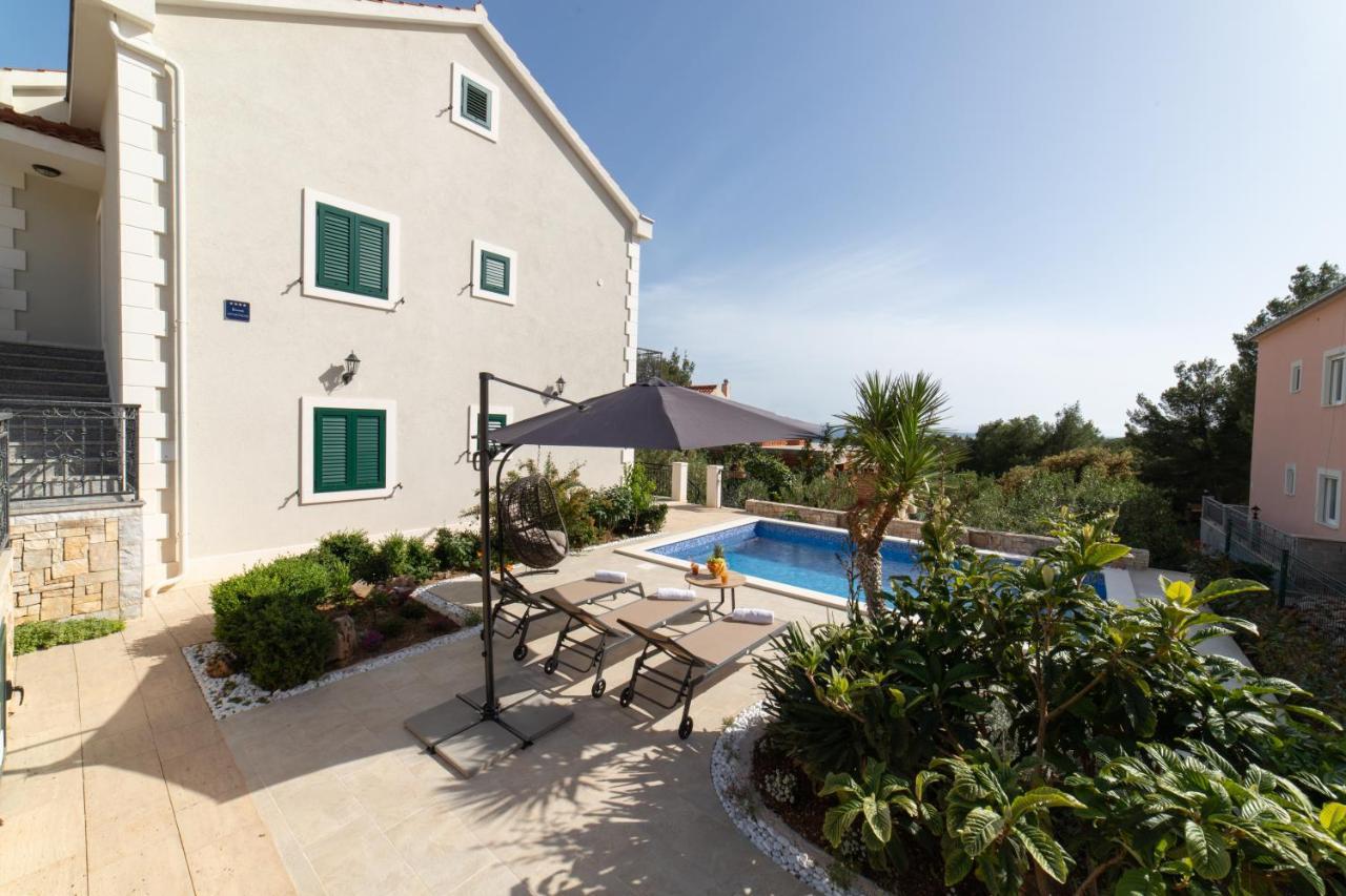 מילנה Villa Sun Garden - 4 Star Villa With Heated Swimming Pool, Quiet Bay, Bbq, 50M From The Sea מראה חיצוני תמונה