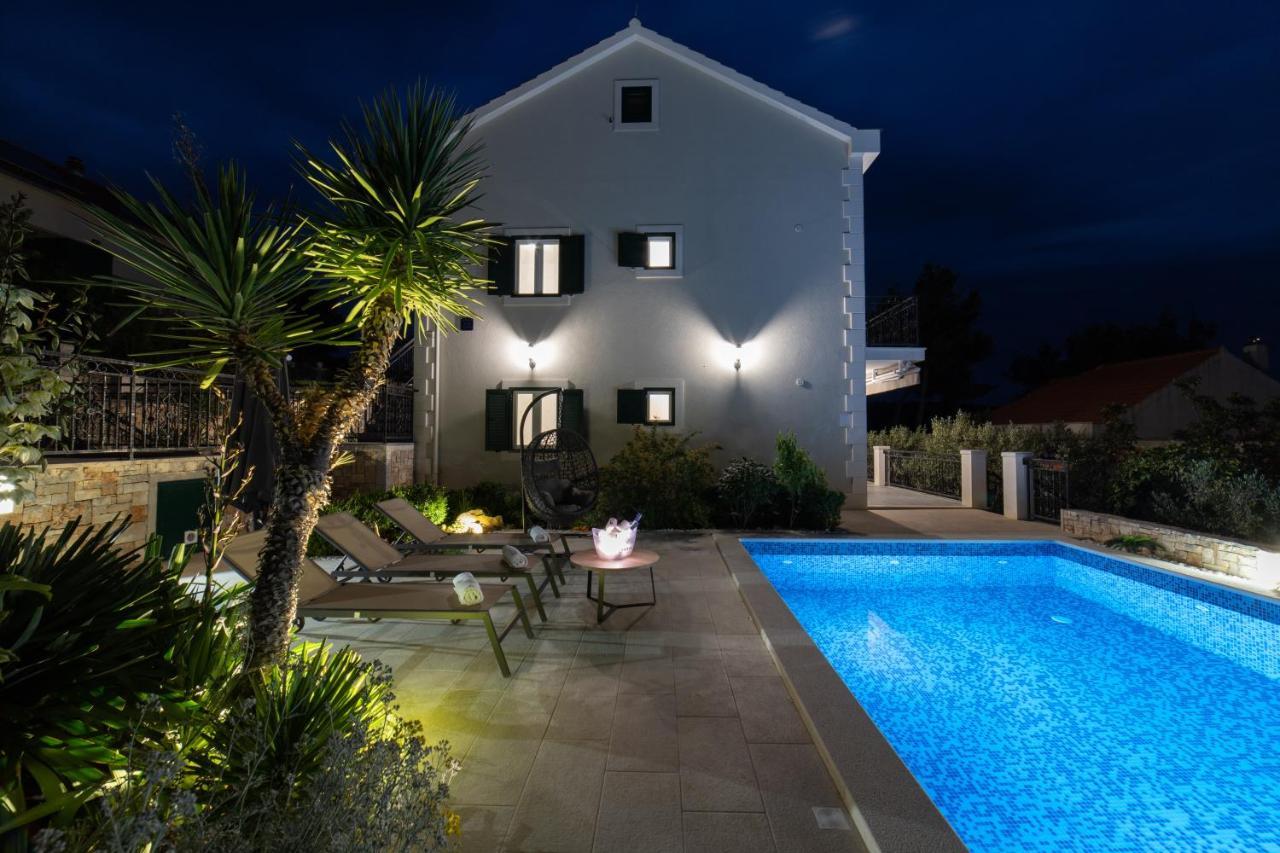 מילנה Villa Sun Garden - 4 Star Villa With Heated Swimming Pool, Quiet Bay, Bbq, 50M From The Sea מראה חיצוני תמונה