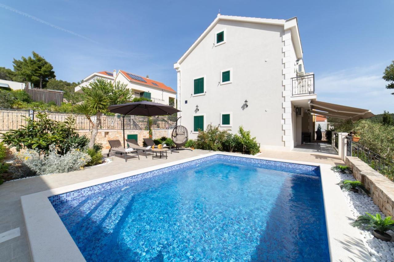 מילנה Villa Sun Garden - 4 Star Villa With Heated Swimming Pool, Quiet Bay, Bbq, 50M From The Sea מראה חיצוני תמונה
