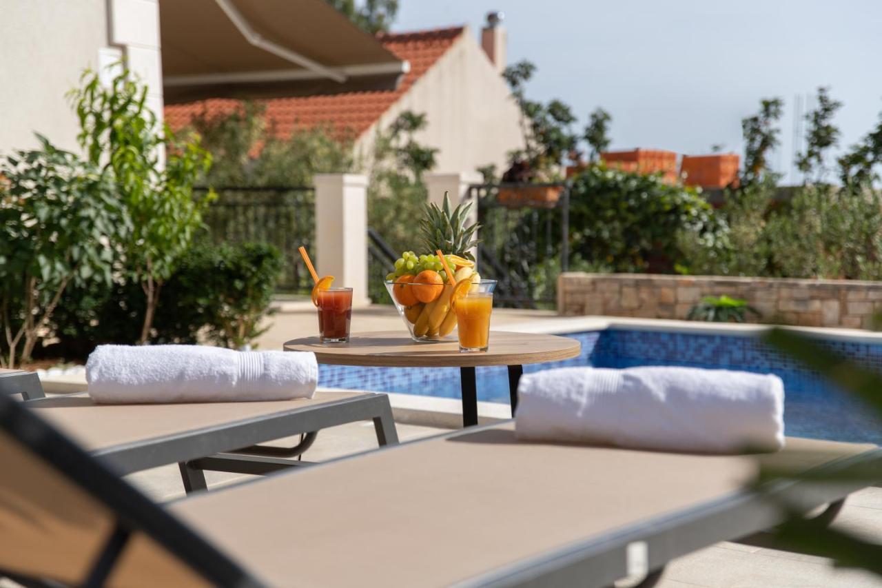 מילנה Villa Sun Garden - 4 Star Villa With Heated Swimming Pool, Quiet Bay, Bbq, 50M From The Sea מראה חיצוני תמונה
