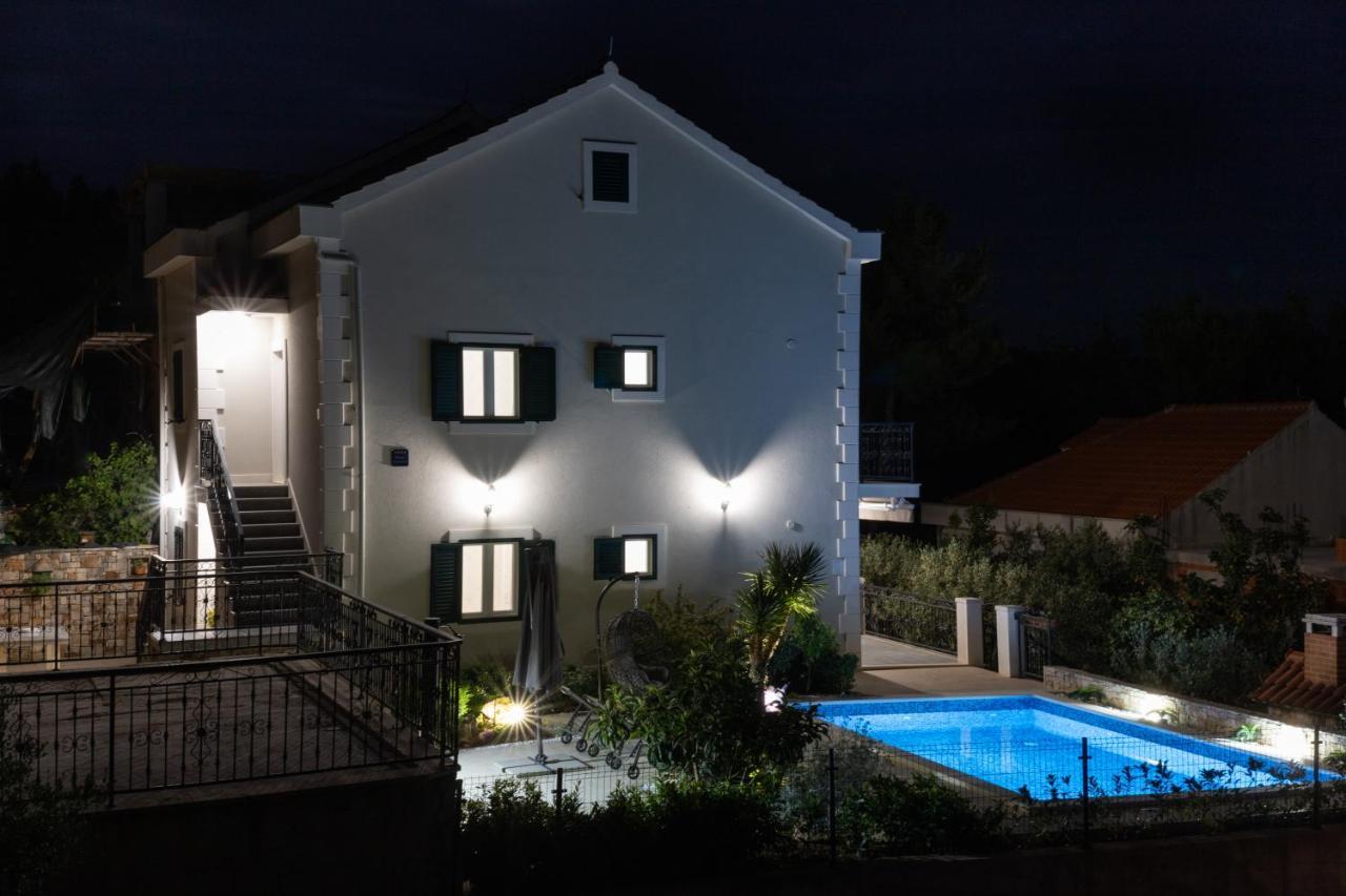 מילנה Villa Sun Garden - 4 Star Villa With Heated Swimming Pool, Quiet Bay, Bbq, 50M From The Sea מראה חיצוני תמונה
