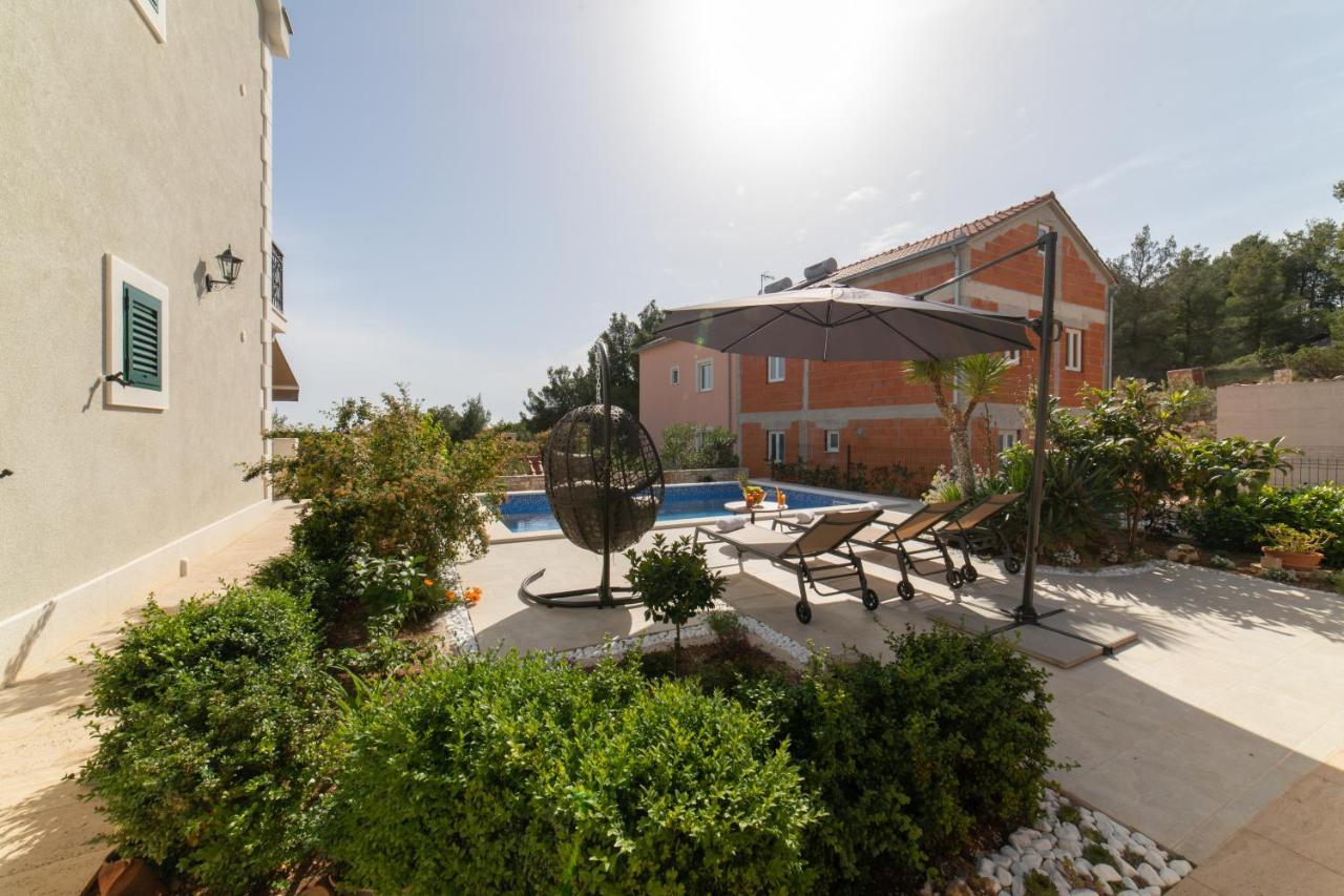 מילנה Villa Sun Garden - 4 Star Villa With Heated Swimming Pool, Quiet Bay, Bbq, 50M From The Sea מראה חיצוני תמונה